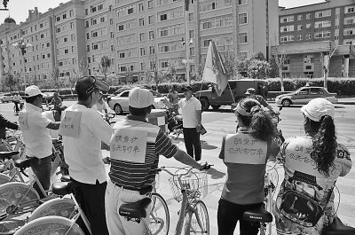 市民自發(fā)呼吁：請愛(ài)護公共自行車(chē)。王殿杰攝